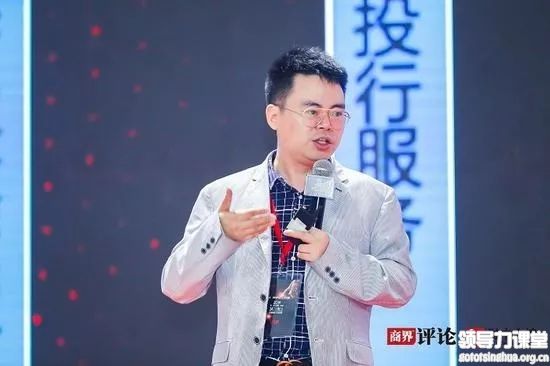 嘉州商界傳媒董事長(zhǎng)鄭翔洲先生發(fā)表了演講：